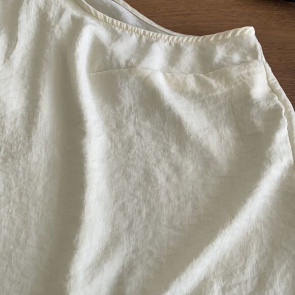 TORRID IVORY V-NECK TEXTURED CHARMEUSE TANK CREAM 5X‎ - Picture 6 of 12